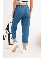 Dámské kalhoty s ohrnutou nohavicí a páskem tmavě džínové