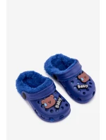 Dětské pěnové pantofle zateplené kožíškem s ozdobnými připínkami – tmavě modré