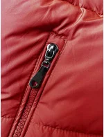 Červená krátká péřová dámská vesta s kapucí (16M9091-270) Červená krátká péřová dámská vesta s kapucí (16M9091-270)