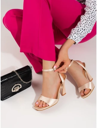 Výborné dámské sandály hnědé na jehlovém podpatku Výborné dámské sandály hnědé na jehlovém podpatku