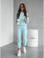 Světle modrý dámský teplákový komplet - mikna se stojáčkem a kalhoty (82162) Světle modrý dámský teplákový komplet - mikna se stojáčkem a kalhoty (82162)