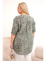 Dámská bavlněná halenka Plus Size s krátkým rukávem a ozdobným knoflíkem khaki Dámská bavlněná halenka Plus Size s krátkým rukávem a ozdobným knoflíkem khaki