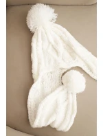 Dámská zimní čepice z vlny s bambulkami a prodlouženými stranami K448 bílá