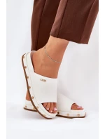 Dámské pantofle na platformě s cvočky Big Star – bílé Dámské pantofle na platformě s cvočky Big Star – bílé