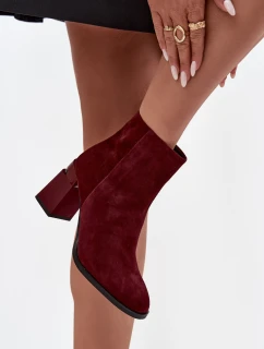 Dámské kotníkové boty z přírodního semiše na sloupkovém podpatku D&A – bordó