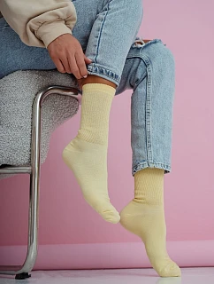 Dámské pruhované pastelové žluté ponožky