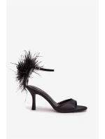 Sandály na podpatku s peřím Caelina – černé
