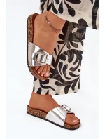 Dámské pantofle na korkové platformě s přezkou – stříbrné Vianara