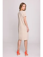 S392 Šaty uvolněného střihu s výstřihem do V - béžové