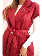 Dámská prošívaná vesta s páskem a širokým límcem bordová Dámská prošívaná vesta s páskem a širokým límcem bordová