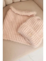 Dámský komplet čepice a šály zimní nadýchaný s ozdobným emblémem béžový Dámský komplet čepice a šály zimní nadýchaný s ozdobným emblémem béžový