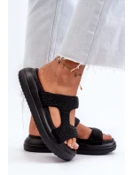 Černé dámské zdobené pantofle Jestella na platformě Černé dámské zdobené pantofle Jestella na platformě