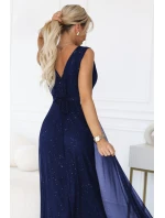637-3 Večerní dlouhé šaty s brokátovým akcentem a hlubokým výstřihem - tmavě modré 637-3 Večerní dlouhé šaty s brokátovým akcentem a hlubokým výstřihem - tmavě modré