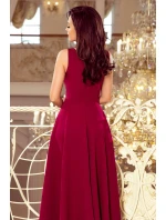 Dlouhé dámské šaty v bordó barvě s dekoltem model 7470385