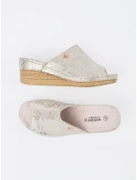 Pohodlné dámské Jasnobeżowy nazouváky na klínku Pohodlné dámské Jasnobeżowy nazouváky na klínku