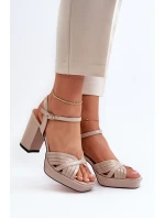 Lakové dámské sandály na podpatku béžové D&A MR38-668 Lakové dámské sandály na podpatku béžové D&A MR38-668