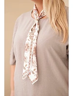 Dámská viskózová halenka plus size s krátkým rukávem a ozdobným šátkem fango