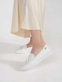 Krásné  mokasíny bílé dámské na klínku