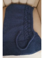 Dámská čepice s kapucí a pleteným vzorem bílá