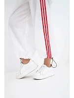 Dámský bavlněný komplet s oversized kalhotami a kontrastními lampasy bílý Dámský bavlněný komplet s oversized kalhotami a kontrastními lampasy bílý