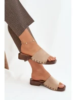 Dámské nazouváky na plochém podpatku se zlatými přezkami Béžové Girella