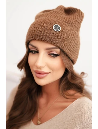 Dámská zimní čepice huňatá s ozdobným knoflíkem světlá hnědá Dámská zimní čepice huňatá s ozdobným knoflíkem světlá hnědá