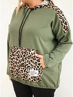 Dámská mikina Plus Size viskózová s kapucí a leopardími vložkami khaki Dámská mikina Plus Size viskózová s kapucí a leopardími vložkami khaki