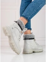 Trendy kotníčkové boty dámské šedo-stříbrné na plochém podpatku Trendy kotníčkové boty dámské šedo-stříbrné na plochém podpatku