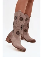 Semišové kožené dámské kozačky s perforovaným vzorem Zazoo 3852 Cappuccino