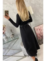 Šaty s ozdobným páskem a nápisy černé barvy Šaty s ozdobným páskem a nápisy černé barvy