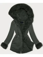 Krátká zimní bunda parka v army barvě s kožešinovou podšívkou (16M9062-136) Krátká zimní bunda parka v army barvě s kožešinovou podšívkou (16M9062-136)
