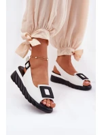 Kožené dámské sandály na klínu s ozdobou Artiker 56C2157 bílé Kožené dámské sandály na klínu s ozdobou Artiker 56C2157 bílé