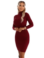 652-1 Elegantní vypasované svetrové šaty s rolákem, krásně zvýrazňující postavu - bordó