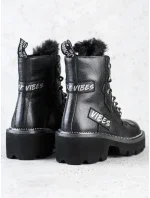 Výborné kotníčkové boty černé dámské na plochém podpatku Výborné kotníčkové boty černé dámské na plochém podpatku