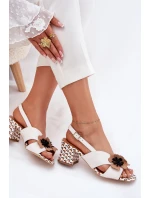 Kožené dámské sandály na podpatku s květinami Laura Messi 2950 bílé