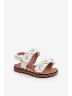 Lakované dětské sandálky zdobené květy Bílé Tinette