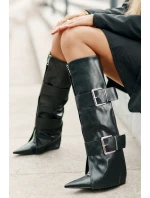 Kozačky ke kolenům na klínu s ohrnutým svrškem a sponami Tamirla