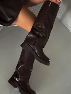 Zateplené kozačky s ohrnutým svrškem a přezkou čokoládové Fiorae