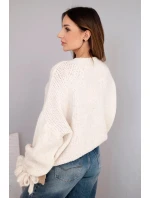 Dámský svetr s přídavkem mohéru s hrubým pletením a ozdobnými rukávy béžový