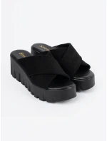 Jedinečné dámské černé nazouváky na klínku Jedinečné dámské černé nazouváky na klínku