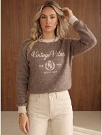 Dámský svetr s potiskem Vintage Vibes v barvě fango od FashionStreet MY2631 Dámský svetr s potiskem Vintage Vibes v barvě fango od FashionStreet MY2631