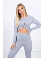 Souprava s řasením na halence šedé barvy Souprava s řasením na halence šedé barvy