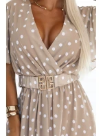 604-3 Smyslné bílé hrachové šaty s obálkovým výstřihem a ozdobným páskem - béžové