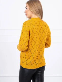 Svetr s polovičním rolákem a diamantovým vzorem hořčicové barvy