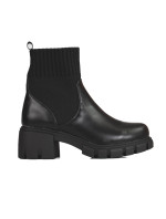 Designové dámské  kotníčkové boty černé na širokém podpatku