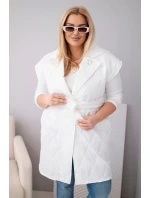 Dámská vesta Plus Size prošívaná s páskem a límcem bílá