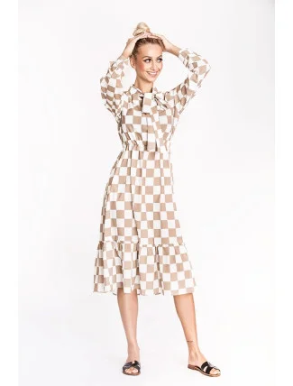 Bílo-béžové dámské kárované šaty s vázáním ve výstřihu Ann Gissy (XY202117) Bílo-béžové dámské kárované šaty s vázáním ve výstřihu Ann Gissy (XY202117)