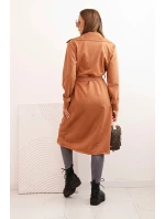 Dámský semišový kabát s vázáním v pase, límcem a knoflíky camelový