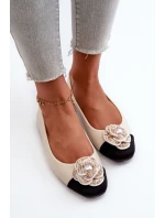 Dámské baleríny z ekologické kůže s ozdobným detailem béžové Divinella Dámské baleríny z ekologické kůže s ozdobným detailem béžové Divinella