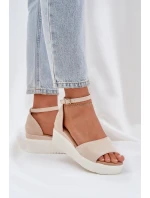 Lehké sandály na platformě a jemném klínu světle béžové Gillifia